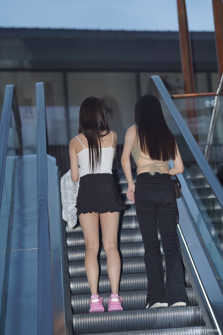 精选街拍 – 清秀美丽姐妹-尤丝