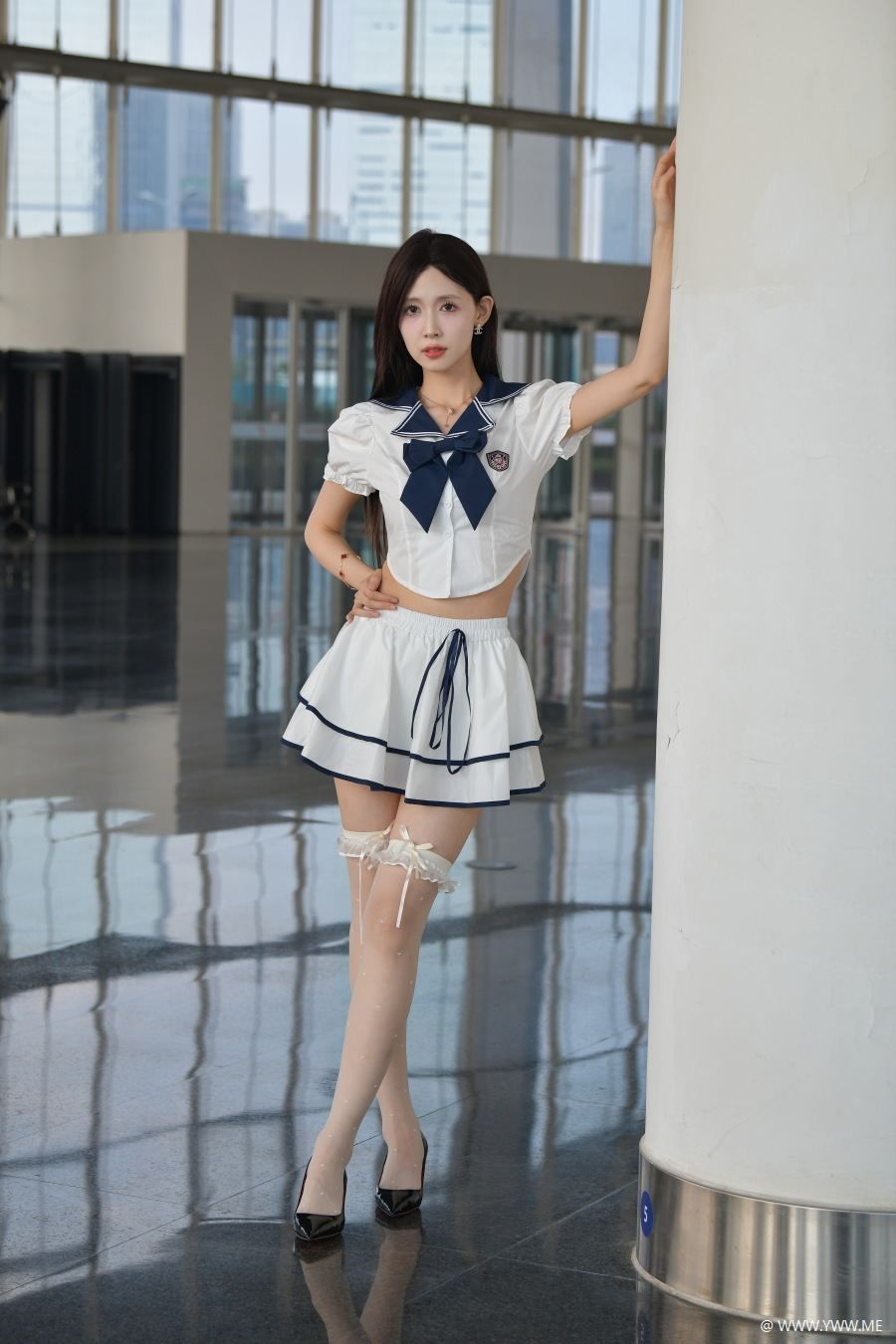 精选街拍 – 甜美动人白裙-尤丝