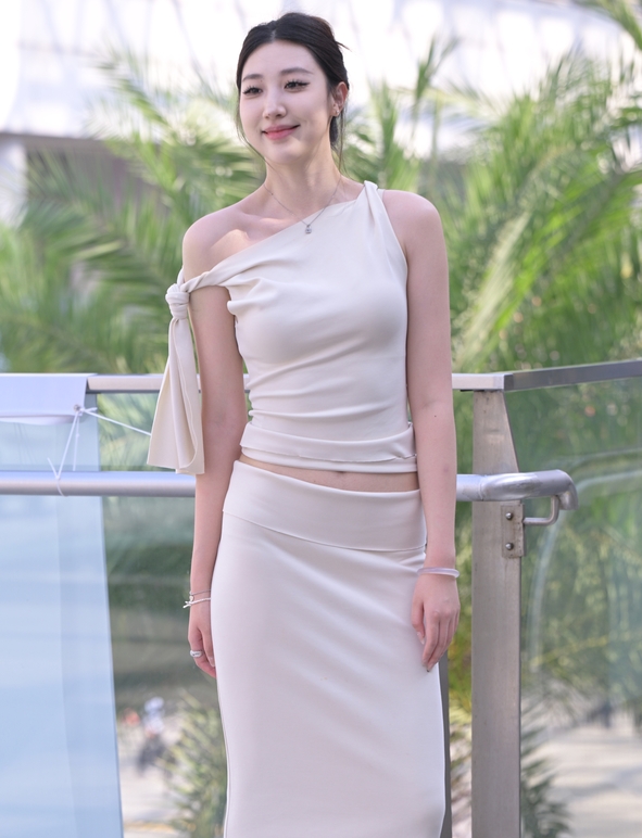 精选街拍 – 女神气质长裙