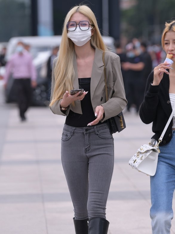 精选街拍 – 帅气长靴牛仔