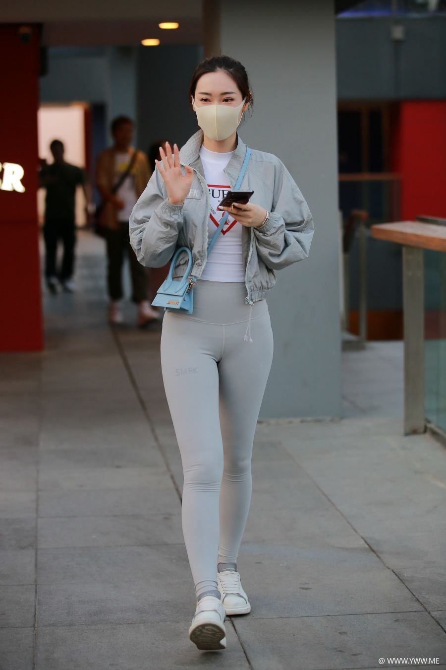 精选街拍 – 休闲舒适瑜伽服-脱兔网