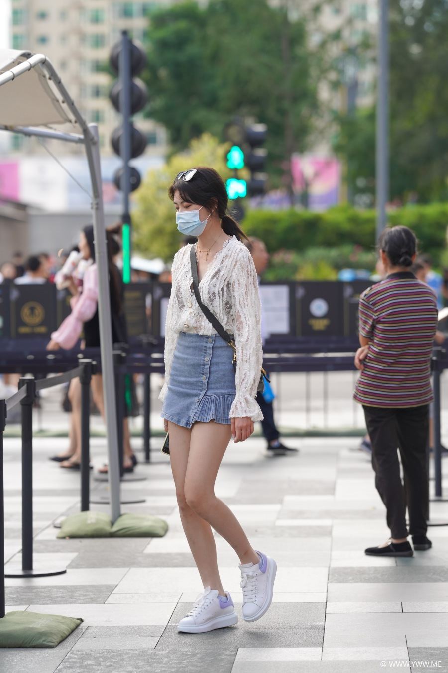精选街拍 – 甜美青春牛仔裙-尤丝