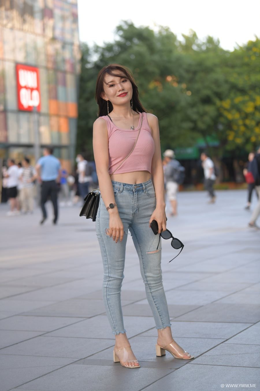 精选街拍 – 清纯动人粉色系-尤丝