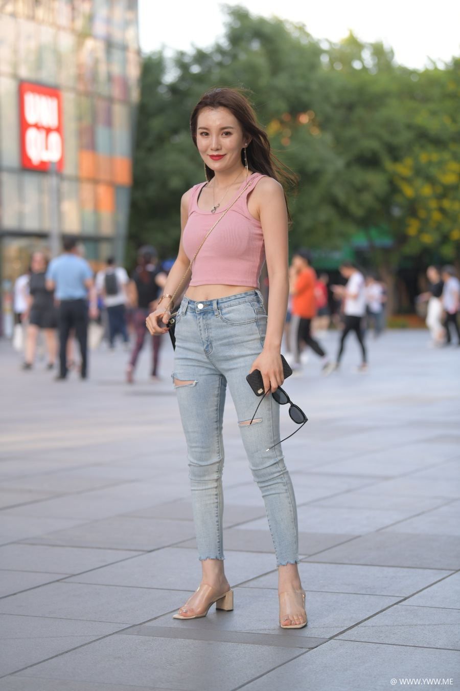 精选街拍 – 清纯动人粉色系-尤丝