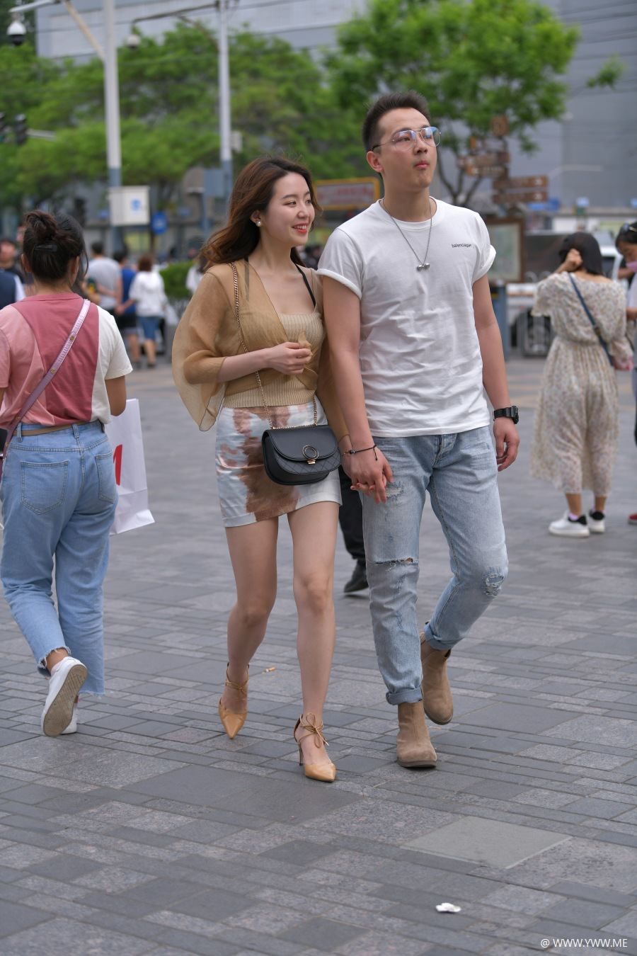 精选街拍 – 晕染风气质通勤搭配-尤丝