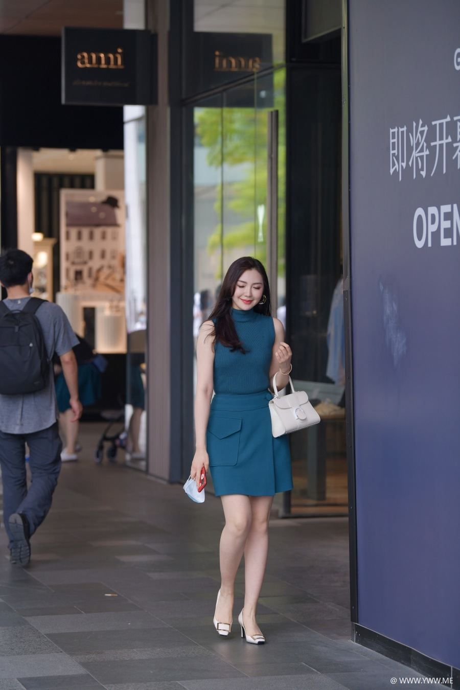 精选街拍 – 温婉绿色连衣裙-尤丝