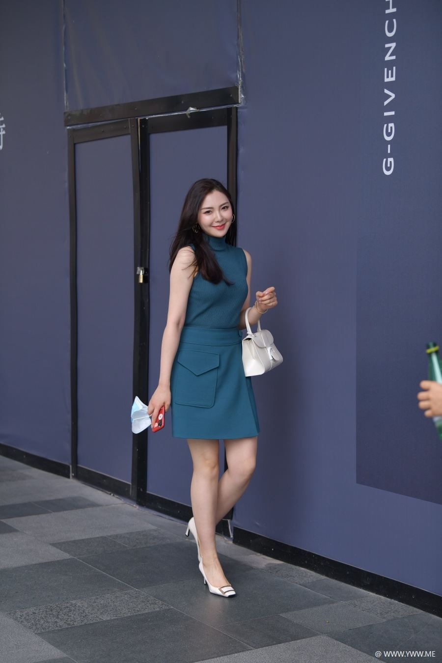 精选街拍 – 温婉绿色连衣裙-尤丝