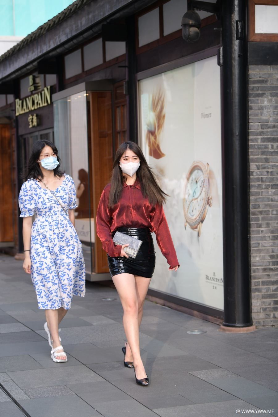 精选街拍 – 时尚小皮裙-尤丝