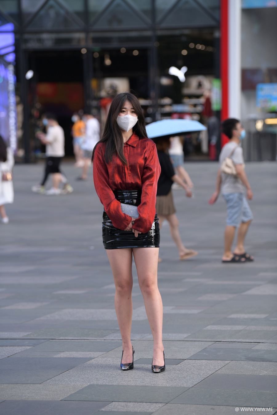 精选街拍 – 时尚小皮裙-尤丝