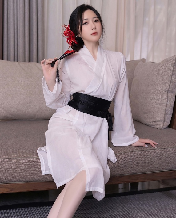 [XiuRen秀人网] 2025.07.04 No.10514 鱼子酱Fish 白色丝袜
