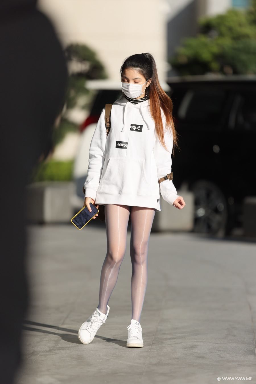 精选街拍 – 偶遇路边清纯的油亮丝袜少女-脱兔网
