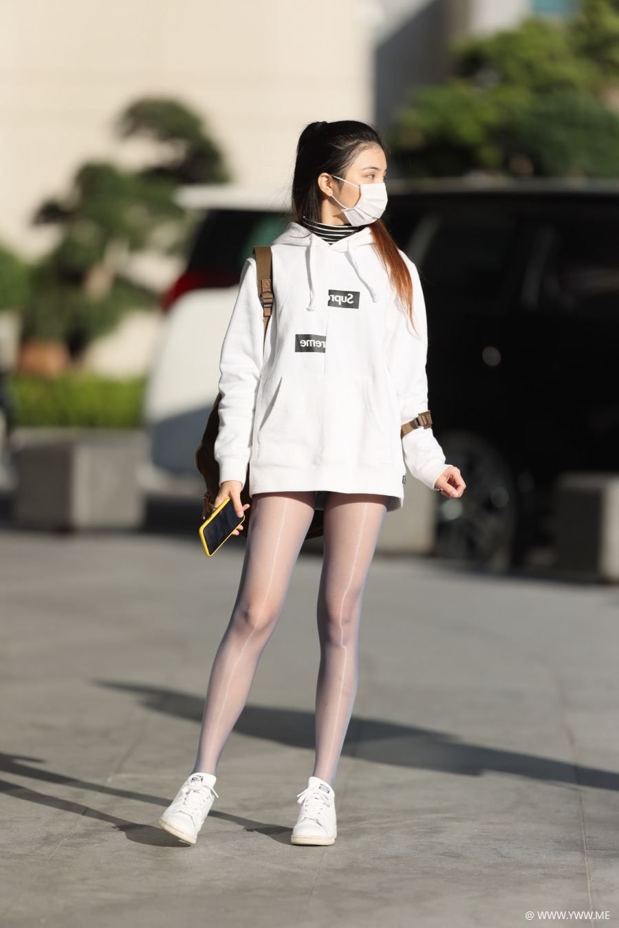 精选街拍 – 偶遇路边清纯的油亮丝袜少女-脱兔网