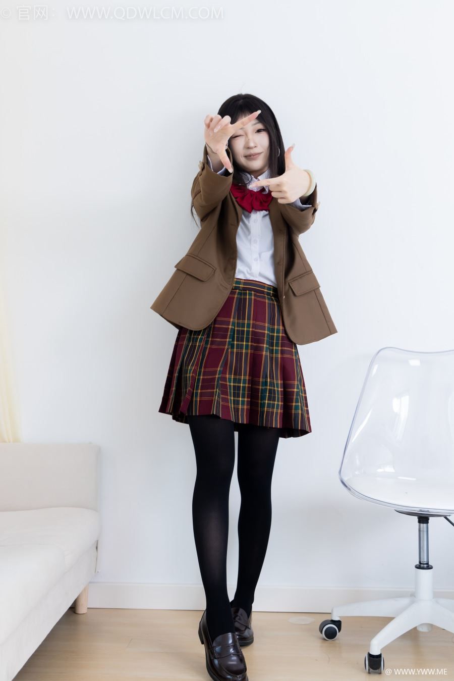 物恋传媒 NO.2367 嘟嘟-皮鞋、厚黑丝、jk制服、皮筋绑脚老头乐挠脚剧情-脱兔网