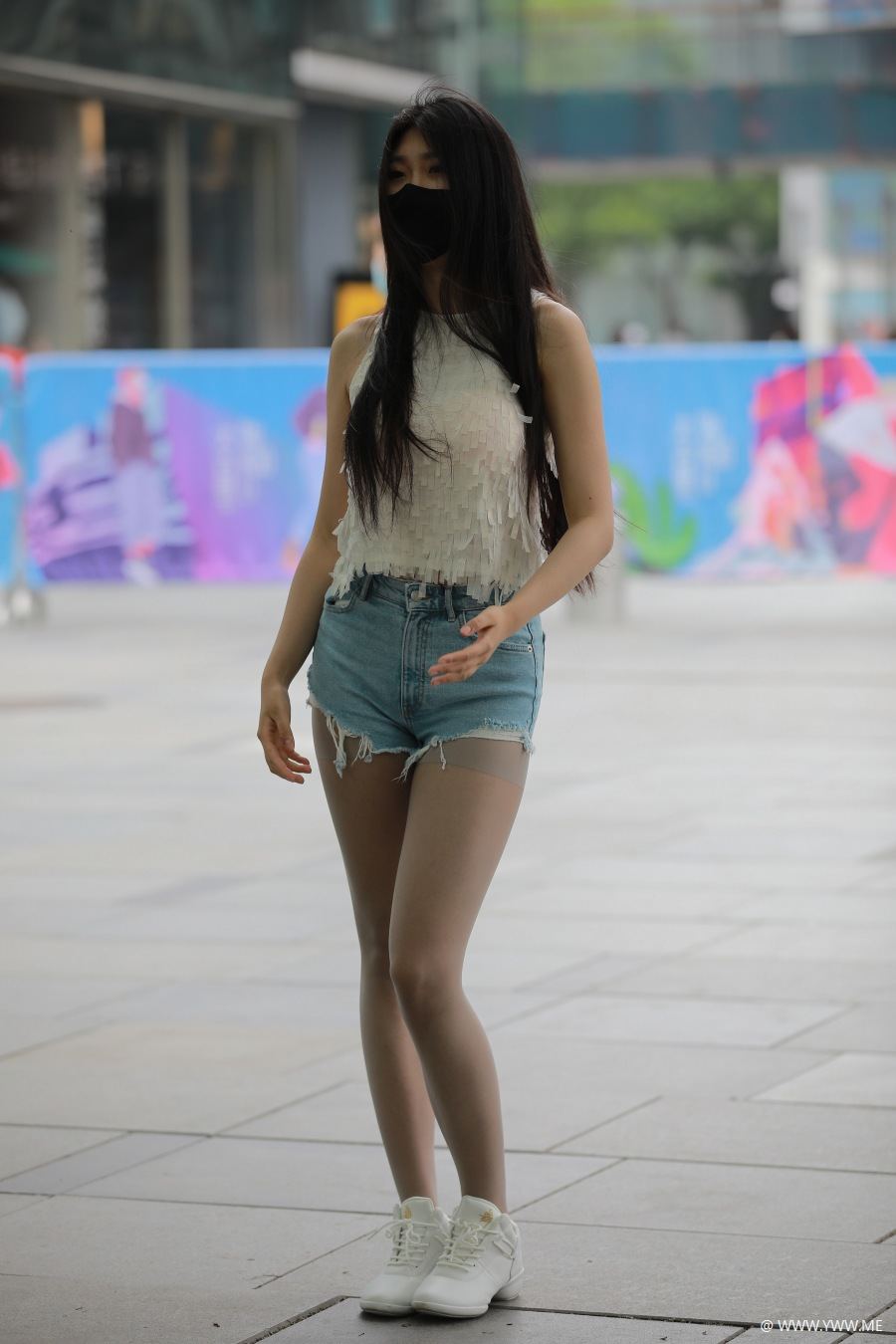 精选街拍 – 牛仔短裤丝袜女孩-尤丝