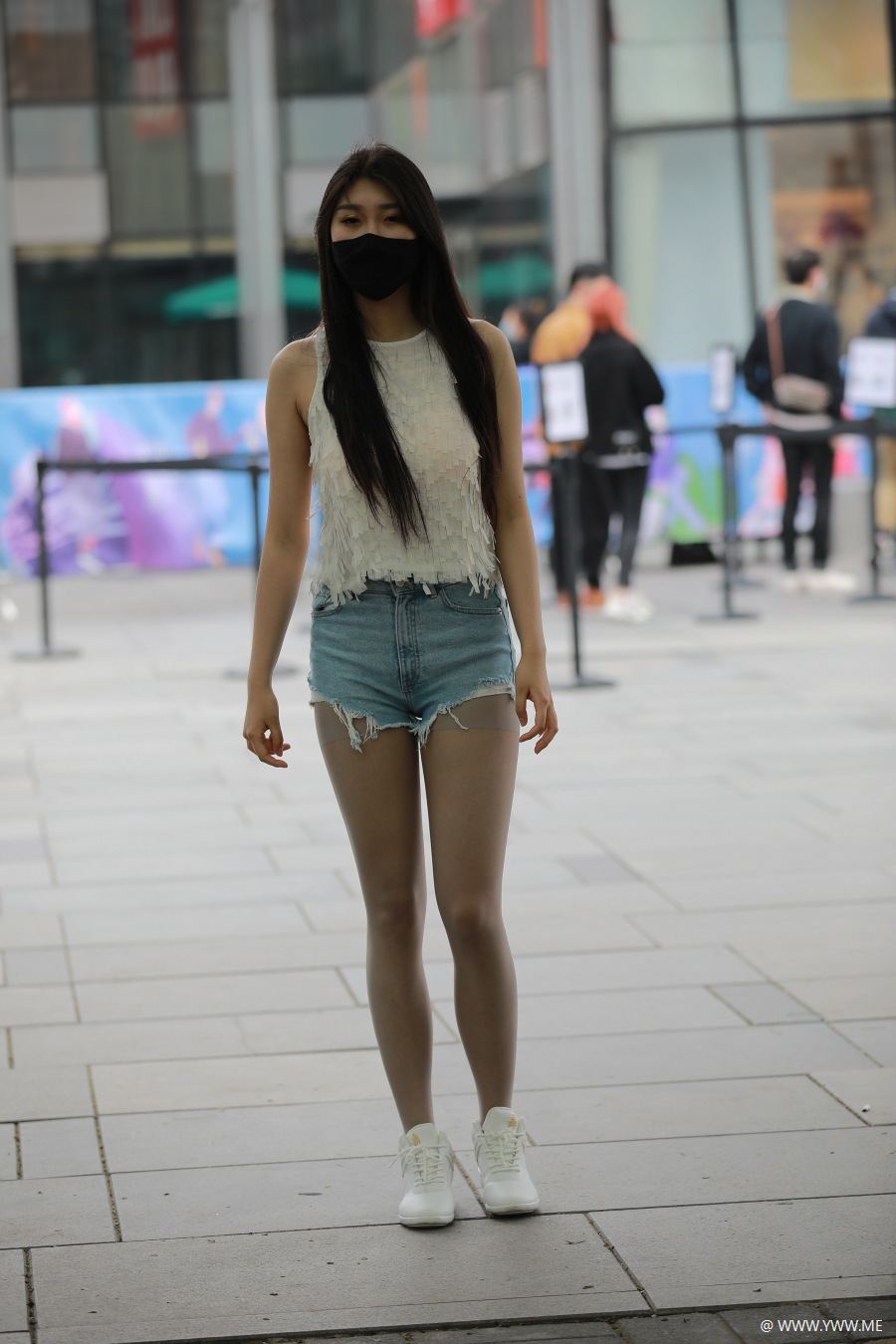 精选街拍 – 牛仔短裤丝袜女孩-尤丝