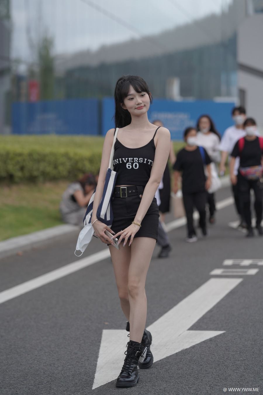 精选街拍 – 甜美清秀-脱兔网