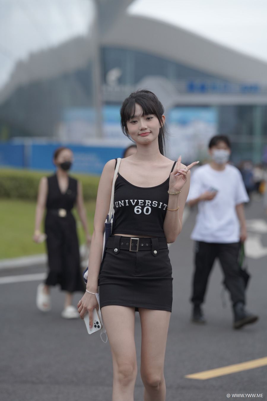 精选街拍 – 甜美清秀-脱兔网