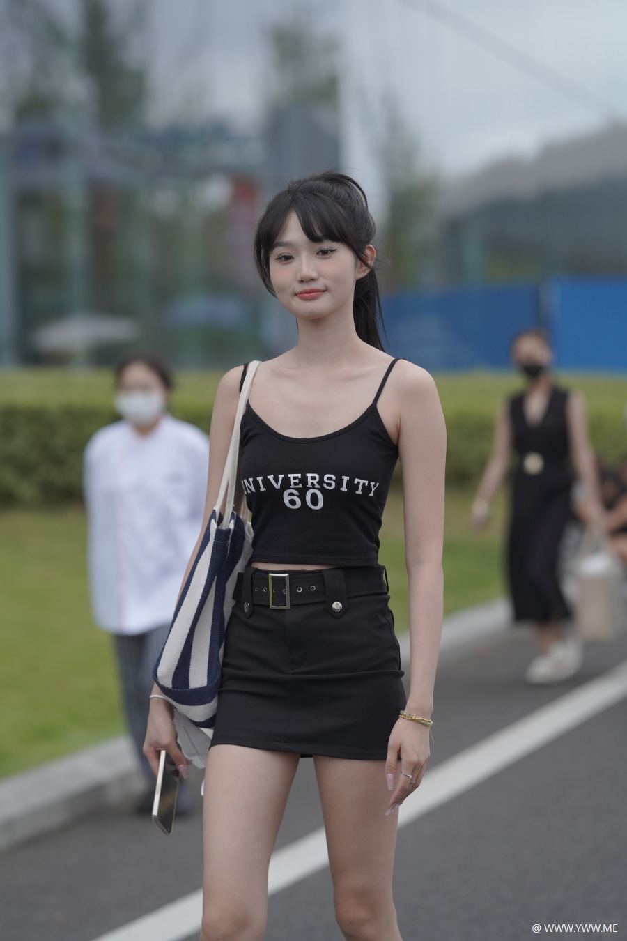 精选街拍 – 甜美清秀-脱兔网
