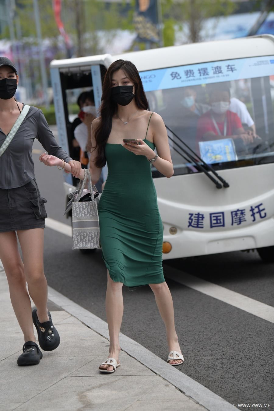 精选街拍 – 绿色长裙-HDMISS