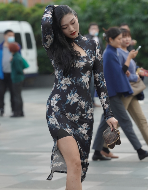精选街拍 – 气质旗袍秀