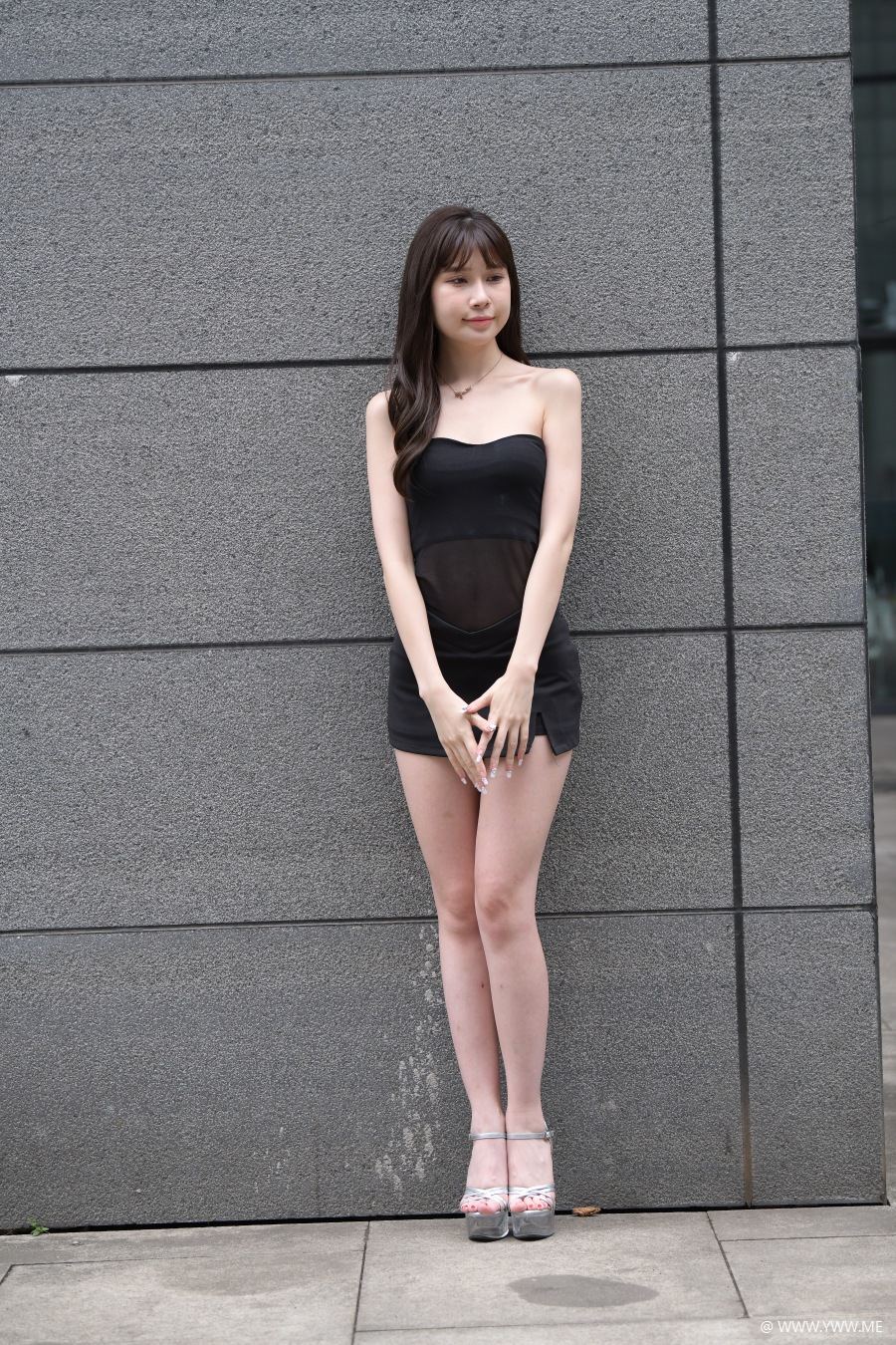精选街拍 – 黑色短裙清纯妹妹-像素点