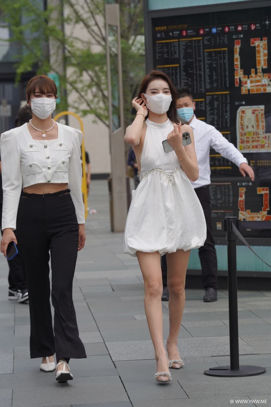 精选街拍 – 白色短裙美腿凉高美背-像素点