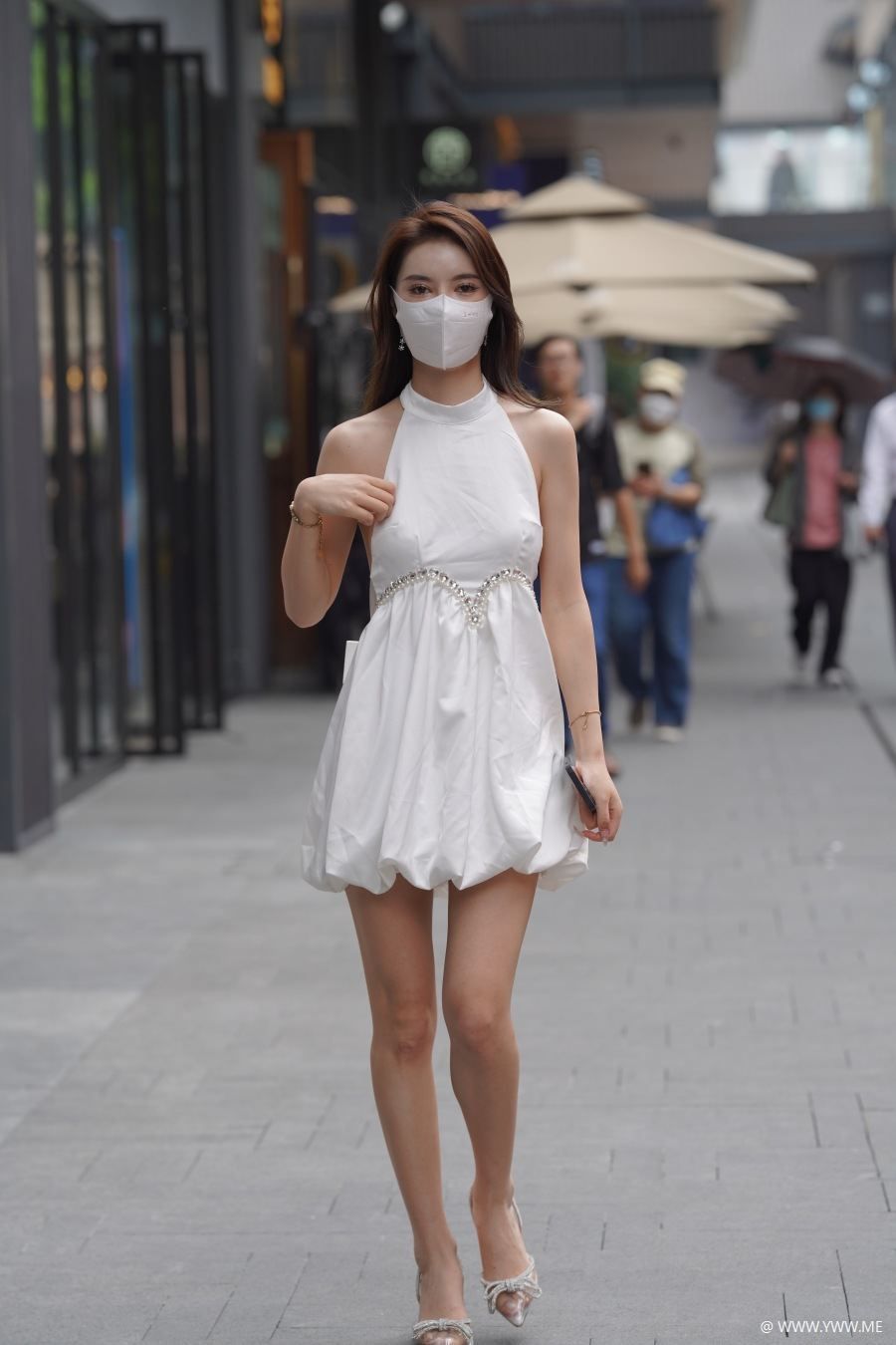精选街拍 – 白色短裙美腿凉高美背-像素点