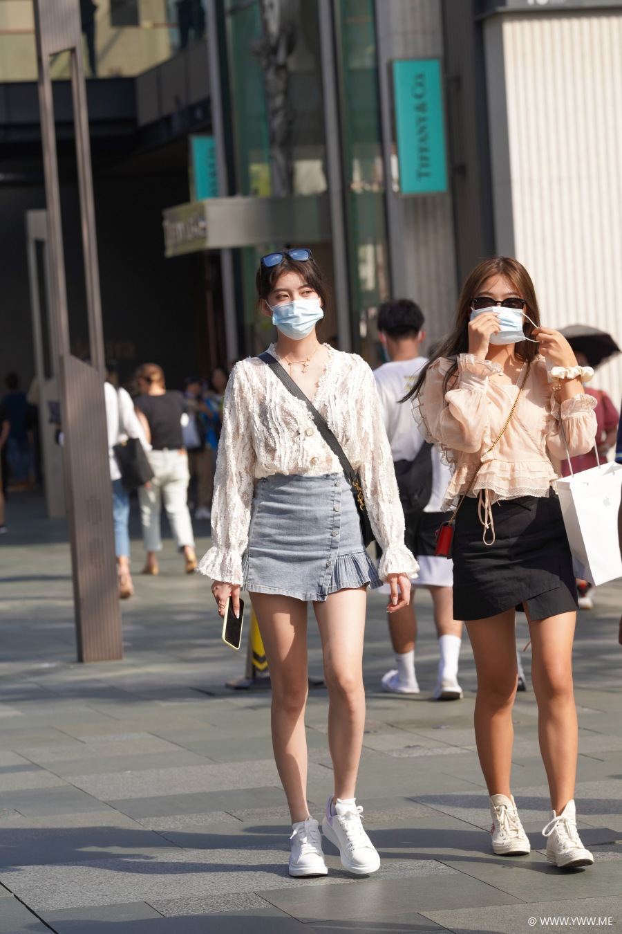 精选街拍 – 甜美青春牛仔裙-脱兔网