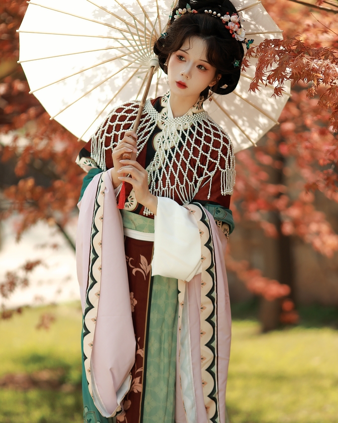[YWW.ME] 2025.05.05 枫叶仕女图 是三七呀