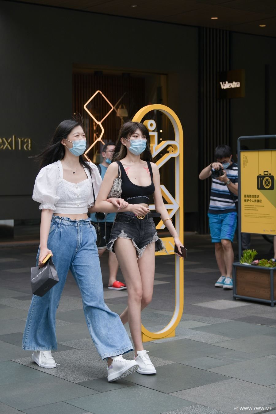 精选街拍 – 时尚V型短裤-HDMISS