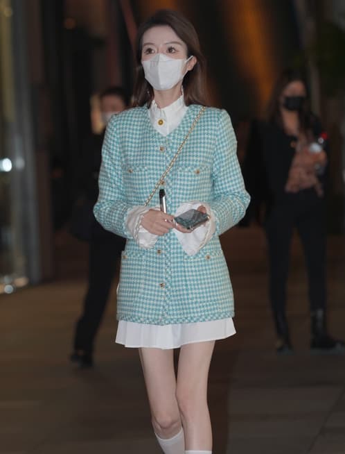 精选街拍 – 清秀格子外套
