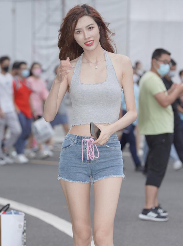 精选街拍 – 美丽牛仔短裤