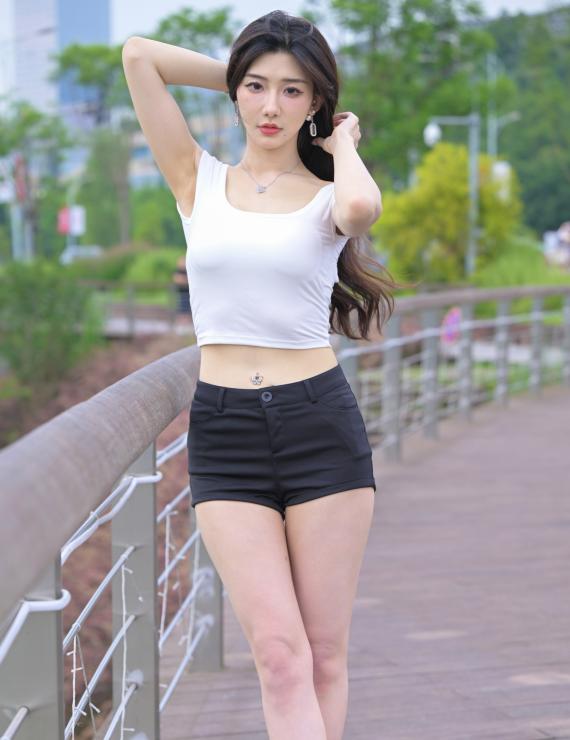 精选街拍 – 简单黑白搭配